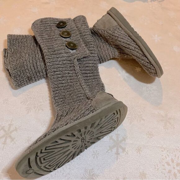 UGG Boots Classic Cardy 5819 Gray Knit 3 Button Sz 6 great soles - Picture 5 of 6